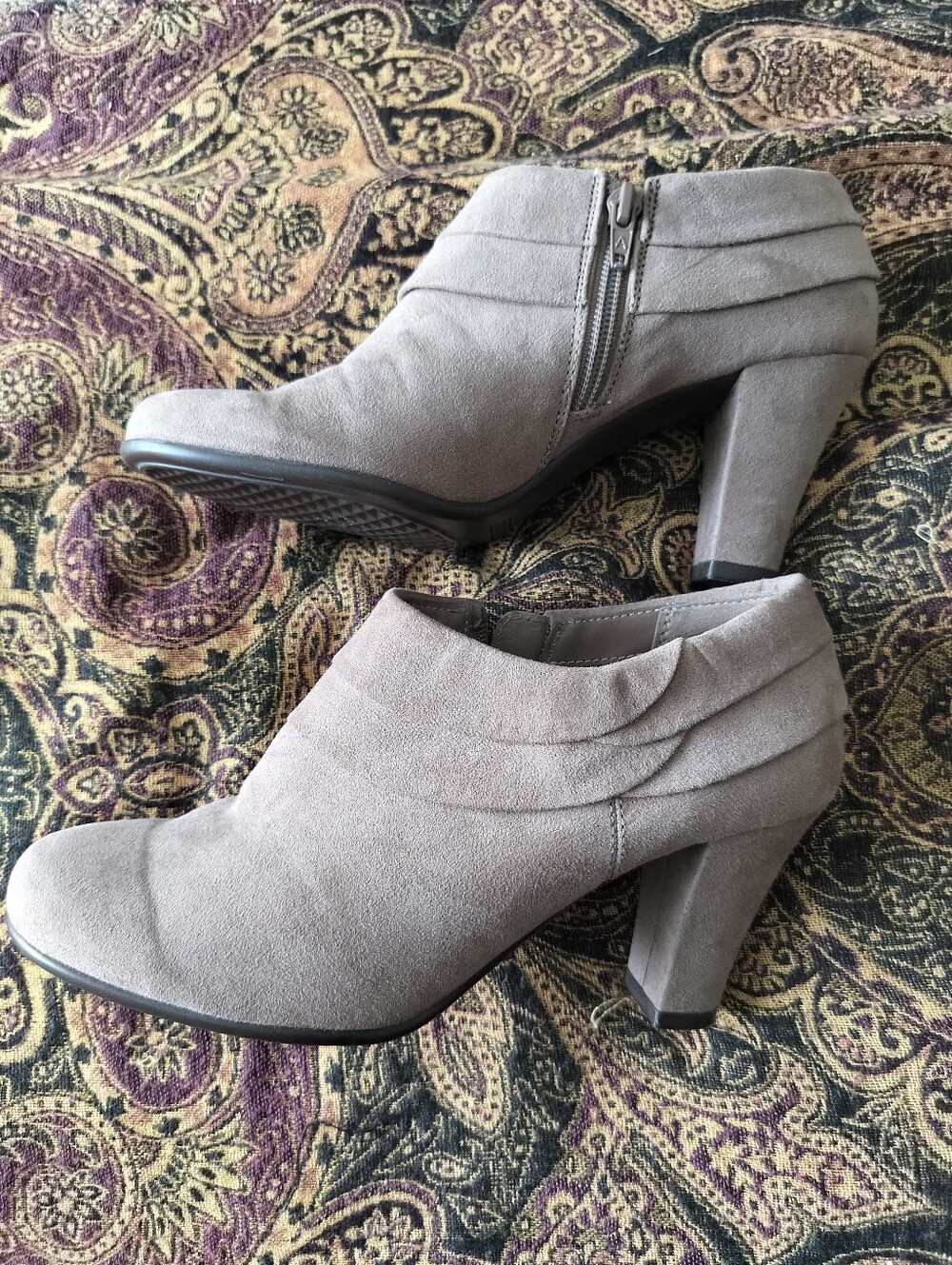 Aerosoles Women's 7 Heelrest Taupe Faux Suede Ankle Boots Booties
